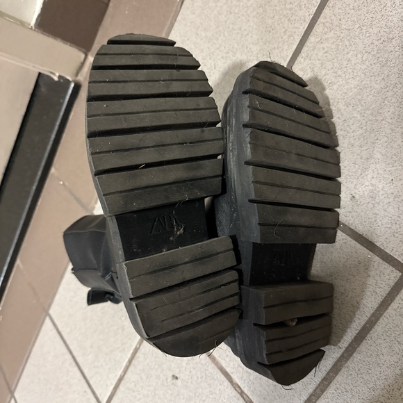 Zara black leather boots - Picture 2 of 7